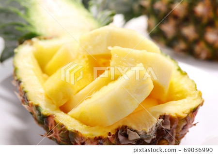 Pineapple dessert cut Pineapple dessert cut 69036990