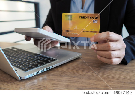Business woman consumer spending via credit card and internet banking for shopping online Business woman consumer spending via credit card and internet banking for shopping online 69037140