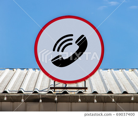 A Circle billboard with icon a calls phone, is 69037400