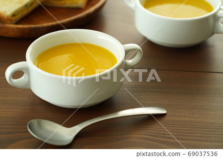 Pumpkin soup 69037536