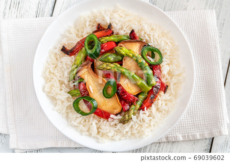 Spicy king oyster mushroom stir-fry 69039602