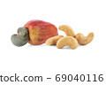 Fresh cashew nuts and roasted cashew nuts with 69040116