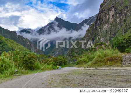 Machu Picchu Stand by Me Course 69040367