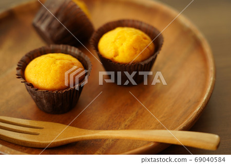 Pumpkin mini muffins Pumpkin mini muffins 69040584