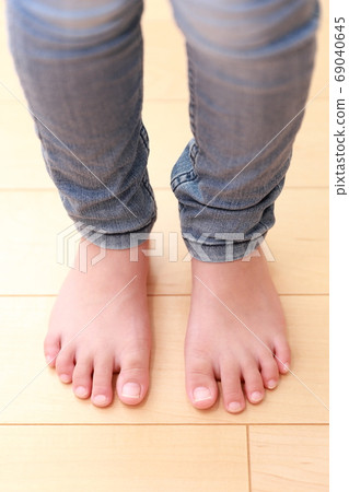 Barefoot 5 year old girl 69040645