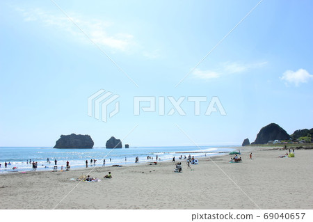 Midsummer beach (beach) 69040657