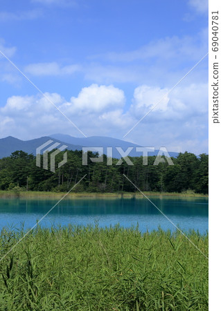 Bentenuma in the Goshikinuma Lakes in summer (August Kitashiobara Village, Fukushima Prefecture) Bentenuma in the Goshikinuma Lakes in summer (August Kitashiobara Village, Fukushima Prefecture) 69040781