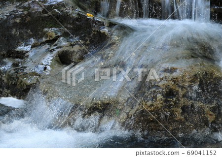 Valley Valley 69041152