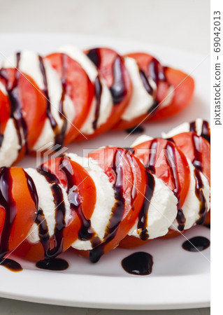 tomatoes with mozzarella and balsamic cream tomatoes with mozzarella and balsamic cream 69042013