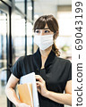 女商人以面具形式 69043199