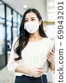 女商人以面具形式 69043201