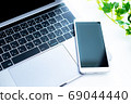 Laptop computer and smartphone 69044440