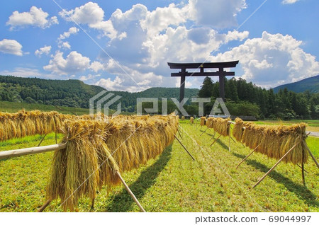 和歌山縣田邊市熊野本宮大社大齋原的秋天風景 69044997