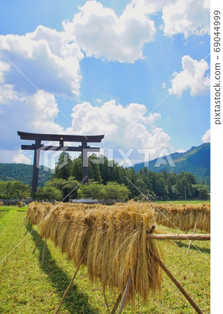 和歌山縣田邊市熊野本宮大社大齋原的秋天風景 69044999
