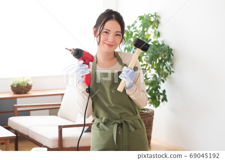 女人在家享受DIY 女人在家享受DIY 69045192