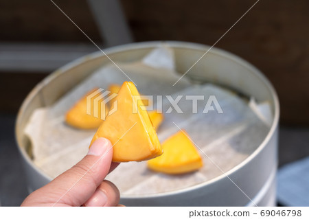 煙熏奶酪 69046798