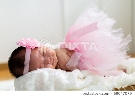 Newborn Photo 69047079