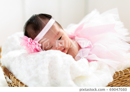 Newborn Photo 69047080
