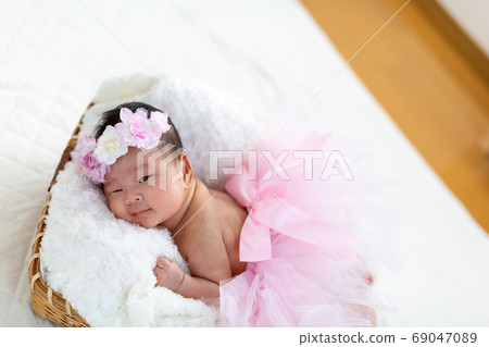 Newborn Photo 69047089