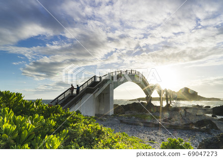 台灣東海岸三仙台日出 69047273