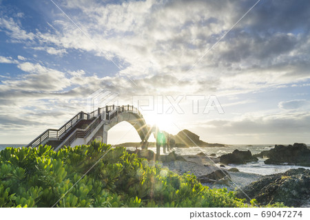 台灣東海岸三仙台日出 69047274