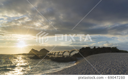 台灣東海岸三仙台日出 69047280