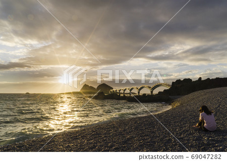 台灣東海岸三仙台日出 69047282