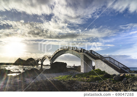 台灣東海岸三仙台日出 台灣東海岸三仙台日出 69047288