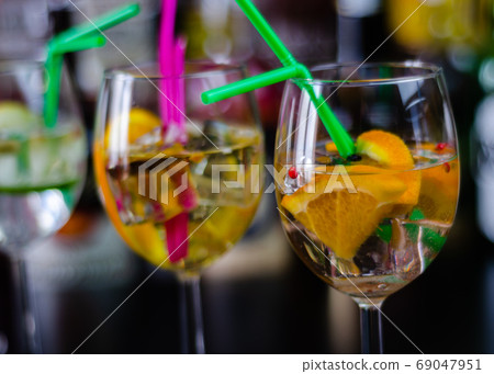 fresh and refreshing cocktails based on gin, a 69047951