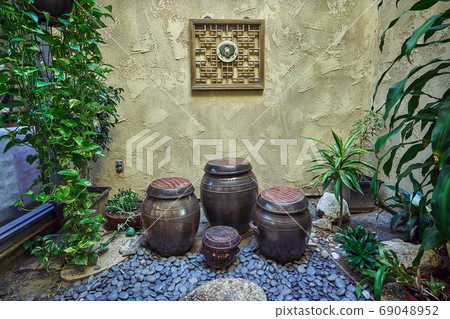 The scenery of Jangdokdae, a jar of memories placed on a wall The scenery of Jangdokdae, a jar of memories placed on a wall 69048952