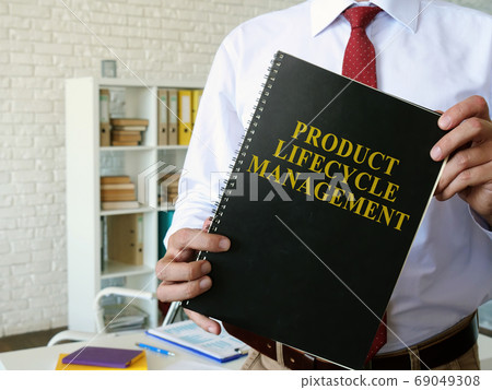 Manager shows Product Lifecycle Management PLM book. 69049308