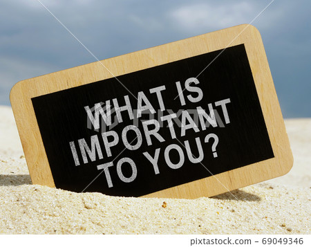 What is important to you question on a tablet in desert. What is important to you question on a tablet in desert. 69049346