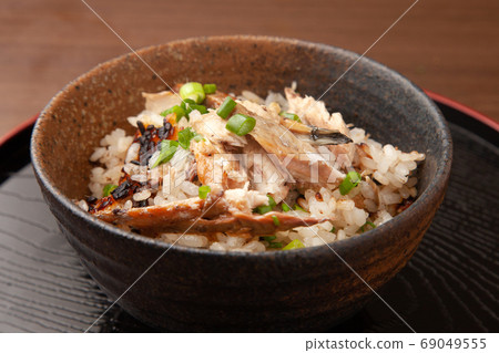 秋天劍魚煮熟的米 69049555