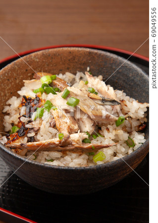 秋天劍魚煮熟的米 69049556