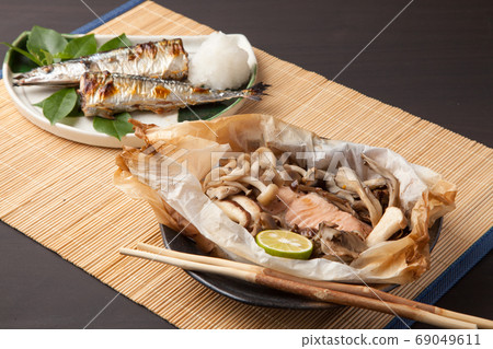 烤三文魚和蘑菇 69049611