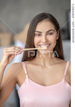 Beautiful woman brushing her teeth in the morning Beautiful woman brushing her teeth in the morning 69049871