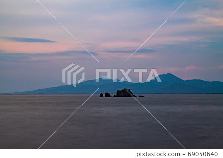 Sunset over the Ariake Sea Sunset over Nagata Sea Floor Road 69050640