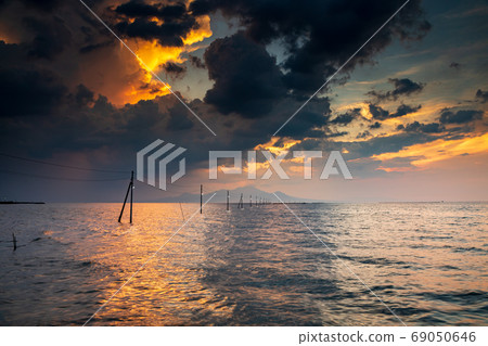 Sunset over the Ariake Sea Sunset over Nagata Sea Floor Road 69050646