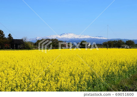 Ms. Tsukiyama (Japan) One hundred famous Japanese mountains 69051600