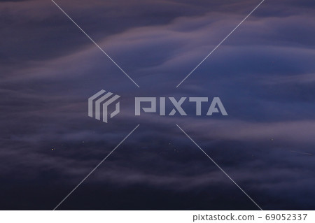 Mountain ranges and sea of clouds Mountain ranges and sea of clouds 69052337