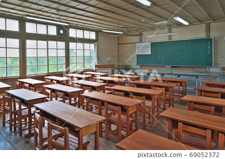 [Former Transit Elementary School (Classroom)] Nabeya, Maniwa City, Okayama Prefecture 69052372