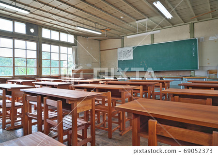 [Former Transit Elementary School (Classroom)] Nabeya, Maniwa City, Okayama Prefecture 69052373