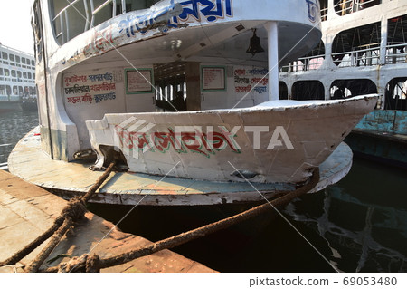 孟加拉國達卡Shodorut的一艘長途船復古船體和艙室 孟加拉國達卡Shodorut的一艘長途船復古船體和艙室 69053480