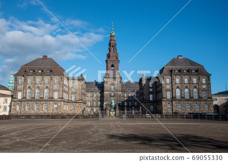 Christiansborg Palace in the island of Slotsholmen Christiansborg Palace in the island of Slotsholmen 69055330