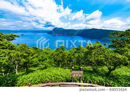 北海道弟子屈町麻樹湖（從第一個天文台看到的麻樹藍） 69055684