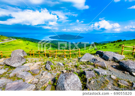 從北海道弟子屈町Bihoro Pass看到的屈斜路湖 69055820