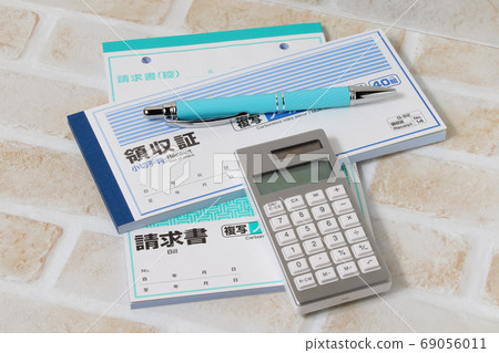Business, invoice, paperwork, billing, accounting, office work, office supplies, office, receipt, calculator, calculator, ballpoint pen Business, invoice, paperwork, billing, accounting, office work, office supplies, office, receipt, calculator, calculator, ballpoint pen 69056011
