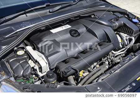 Imported car engine room (6 in-line cleaned) 69056097