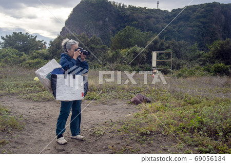 女攝影師在鹿兒島縣由良岬拍攝櫻花島 69056184