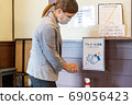 OL woman disinfection infection prevention wrist disinfection alcohol ethanol disinfection gel mask 69056423